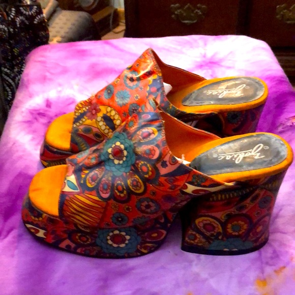 Zodiac Shoes - Vintage Zodiac platform slides